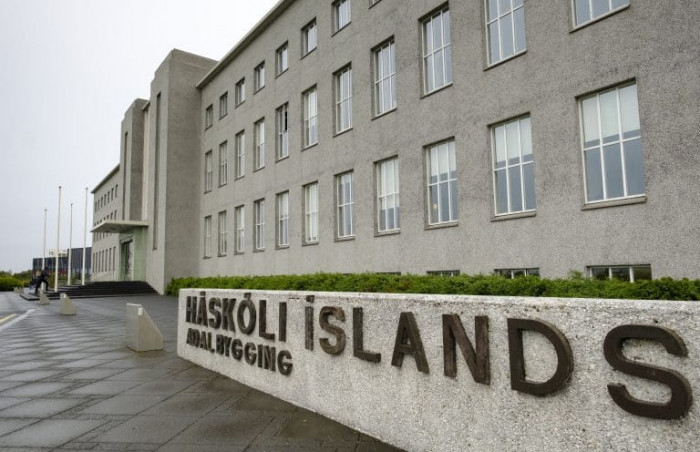 UNIVERSIDAD DE ISLANDIA (1)